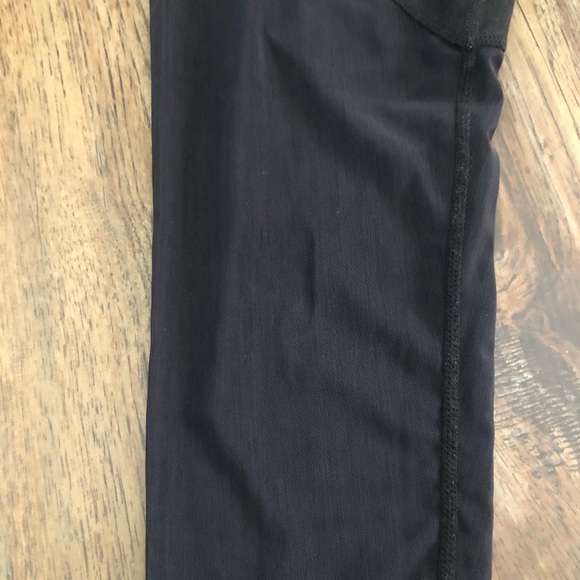 Black mesh fabletics leggings - Picture 2 of 5